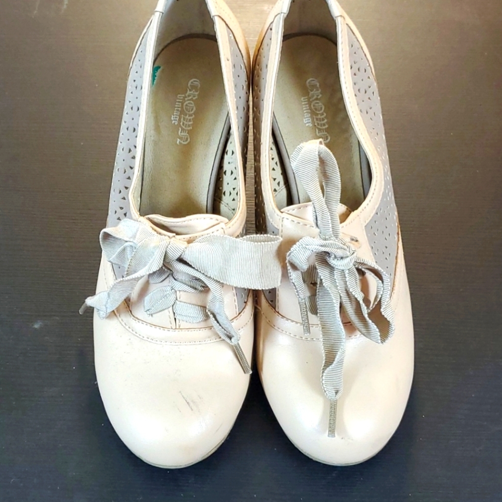 Vintage look heels